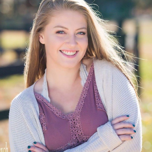 Meet your Posher, Gabi - Picture 1 of 1